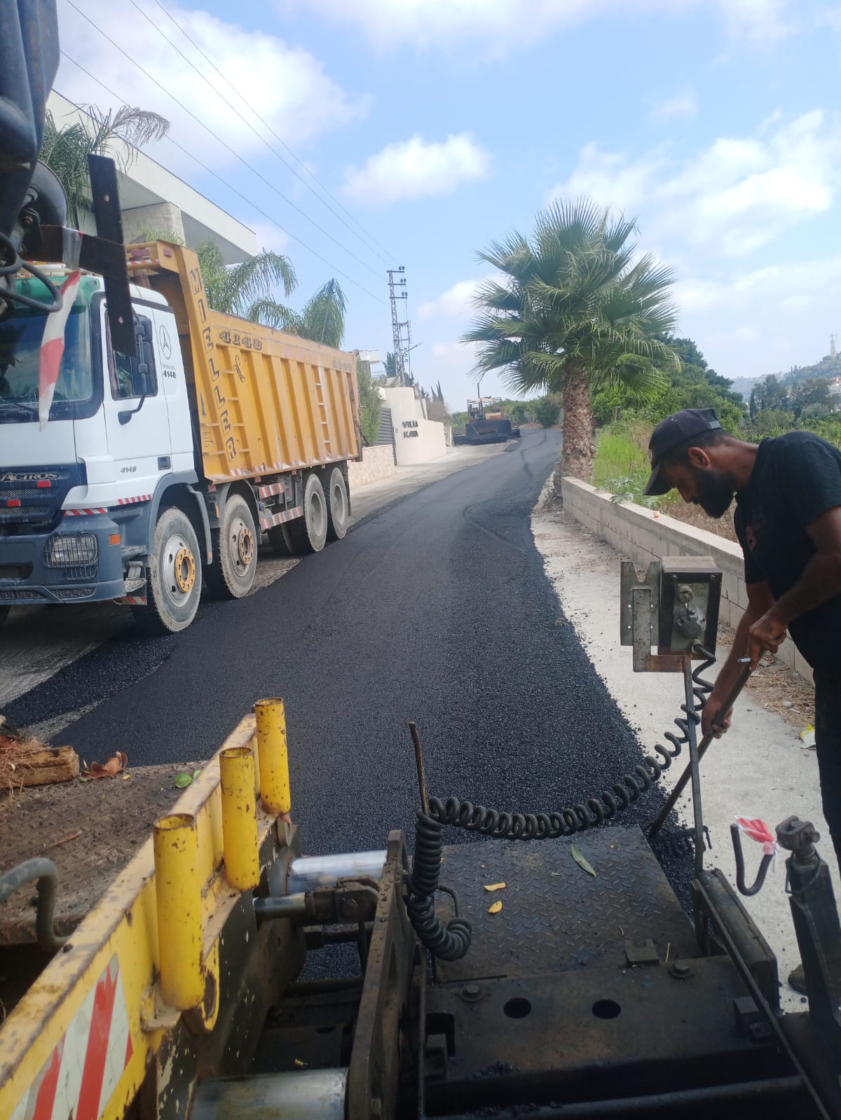 تعبيد طريق عام بلدة عقتنيت والشوارع الفرعية والداخلية